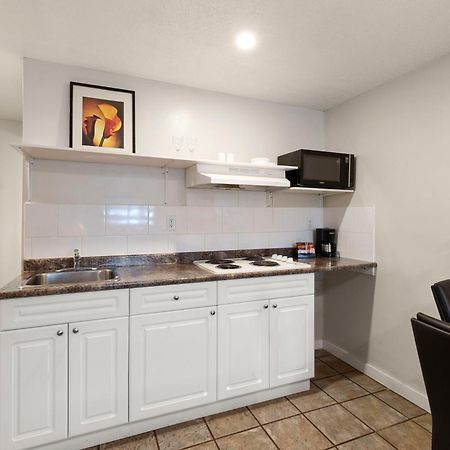 Oasis Inn Kelowna Kültér fotó